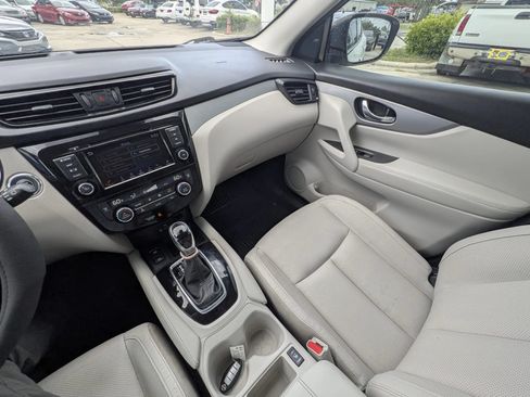 Used 2020 Nissan Rogue Sport SL FWD image 9