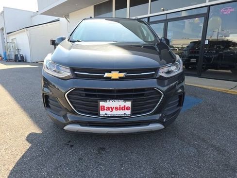 Used 2017 Chevrolet Trax LT w/ Sun & Sound Package image 4