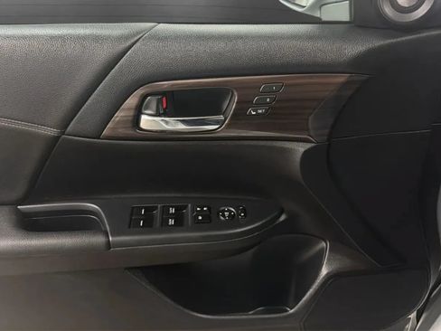 Used 2016 Honda Accord Touring image 17