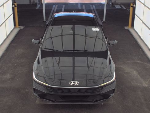 Used 2024 Hyundai Elantra SEL FWD image 2