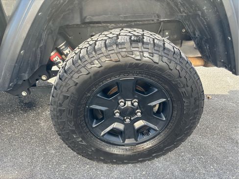 Used 2023 Jeep Gladiator Mojave w/ Cold Weather Group image 40