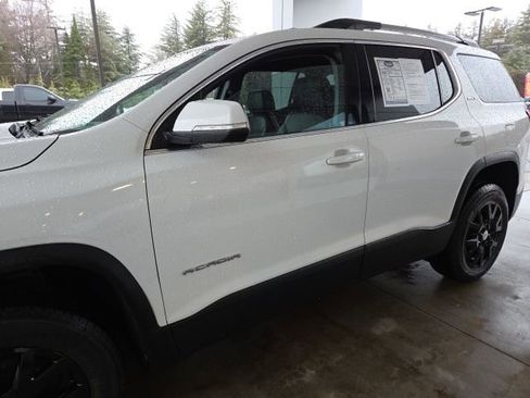 Used 2023 GMC Acadia SLT image 35