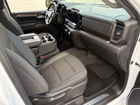 Used 2024 GMC Sierra 1500 Elevation image 28