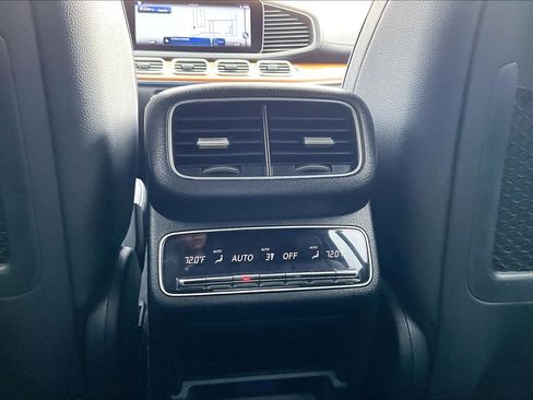 Used 2025 Mercedes-Benz GLS 450 4MATIC image 38
