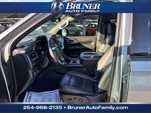 Used 2022 Chevrolet Suburban Z71 w/ Luxury Package image 12