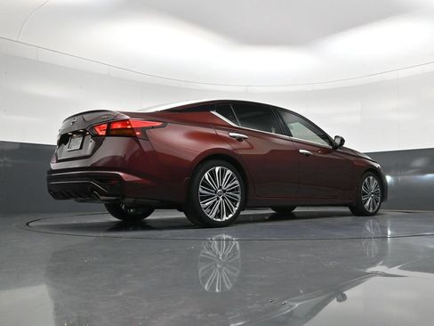Used 2024 Nissan Altima 2.5 SL FWD image 25