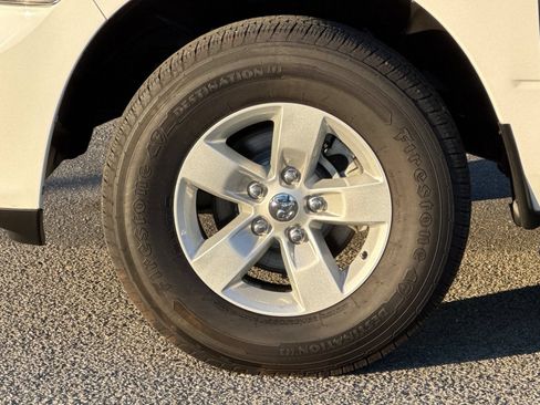 Used 2019 RAM 1500 Express AWD/4WD image 29