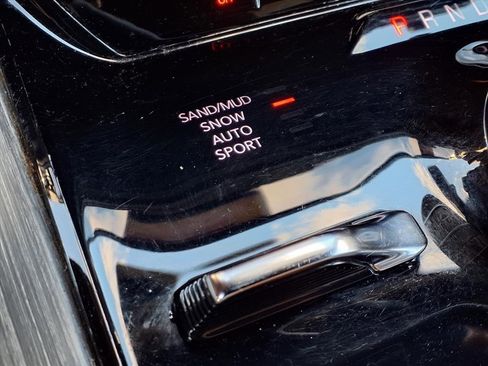 Used 2024 Jeep Wagoneer L Series II w/ Flexible Seating Group image 21