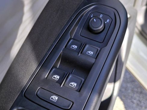 Used 2023 Volkswagen Taos S image 16