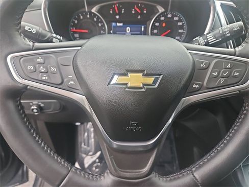 Used 2022 Chevrolet Equinox LT w/ Driver Convenience Package image 11