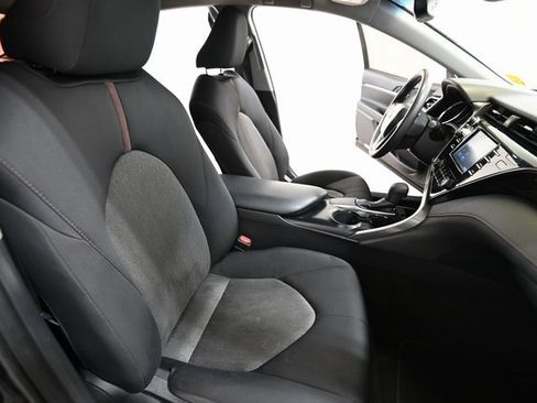 Used 2019 Toyota Camry LE image 23