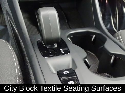 Used 2025 Volvo XC40 B5 Core AWD/4WD image 36