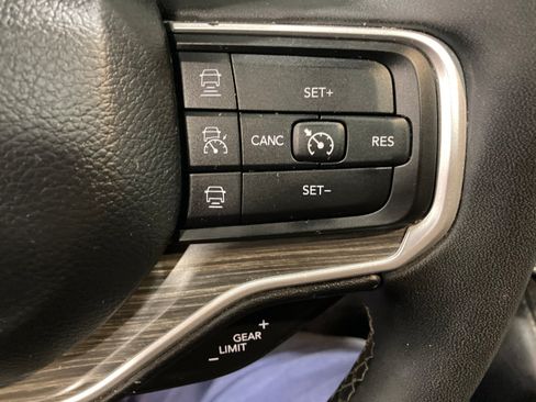 Used 2023 Jeep Wagoneer Series III w/ Premium Group I AWD/4WD image 31
