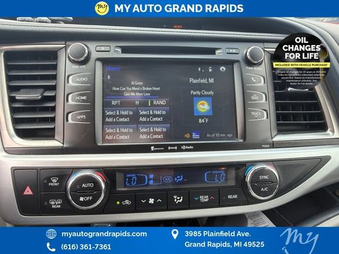 Used 2018 Toyota Highlander Plus AWD/4WD image 6