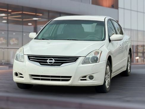 Used 2012 Nissan Altima 2.5 S w/ 20th Anniversary Pkg FWD image 2