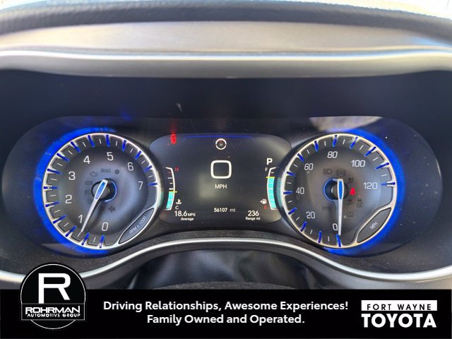 Used 2023 Chrysler Pacifica Touring-L w/ Uconnect Theater Family Group AWD/4WD image 9