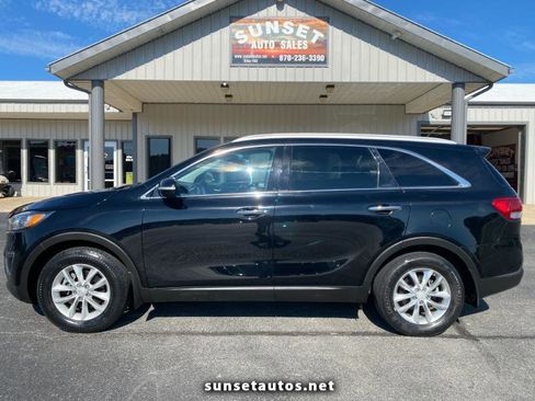 Used 2017 Kia Sorento LX image 1