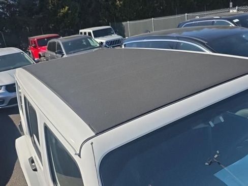 Used 2022 Jeep Wrangler Unlimited Sahara w/ Cold Weather Group AWD/4WD image 9