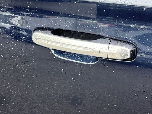 Used 2019 Cadillac Escalade ESV Premium Luxury image 32