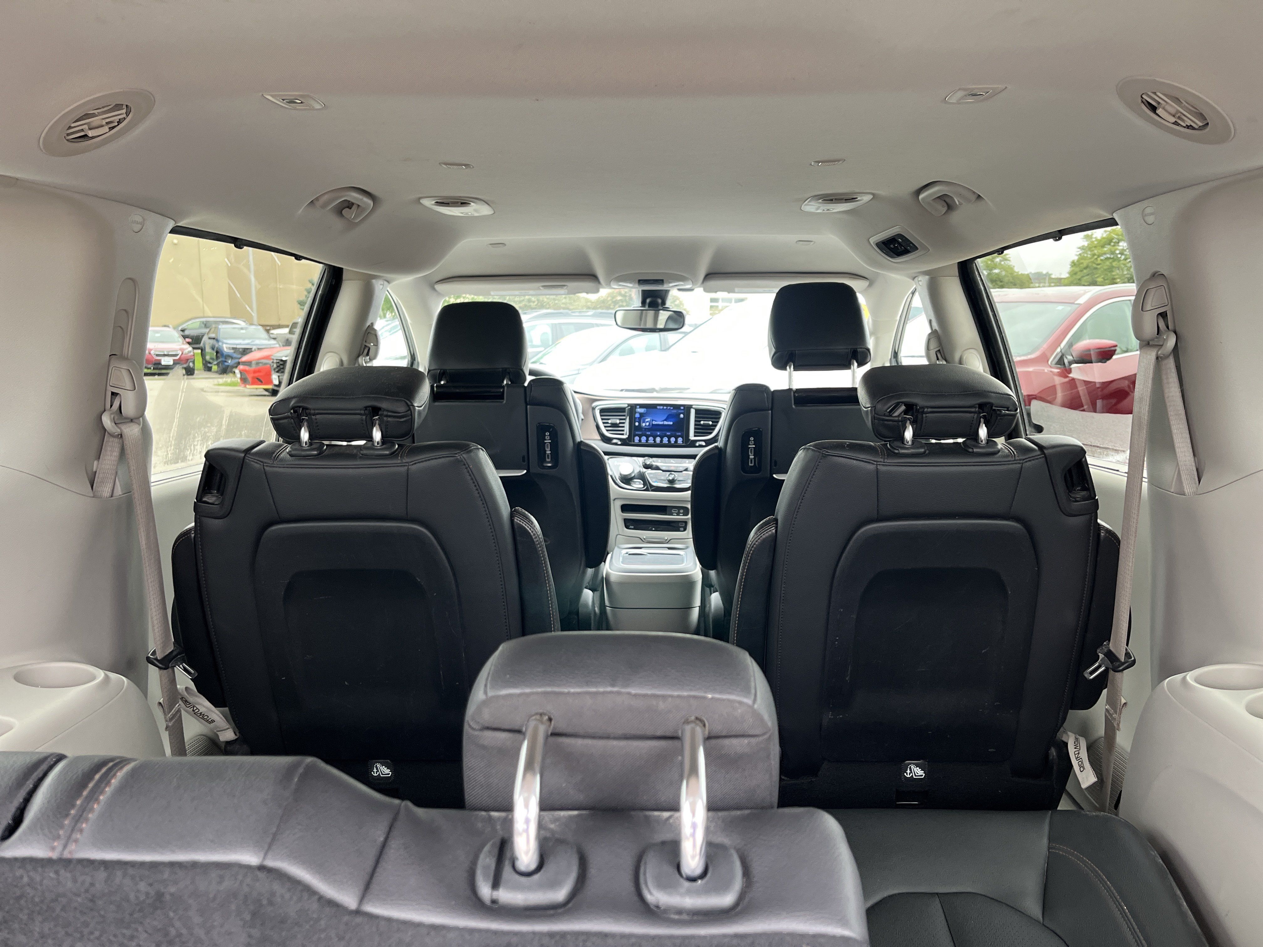 Used 2017 Chrysler Pacifica Touring-L Plus w/ Tire & Wheel Group FWD image 13