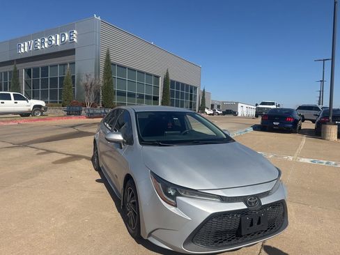 Used 2020 Toyota Corolla LE image 1
