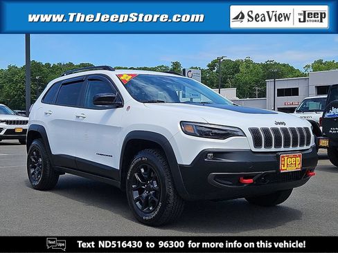 Used 2022 Jeep Cherokee Trailhawk w/ Comfort/Convenience Group AWD/4WD image 1