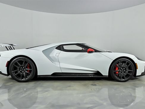 Used 2020 Ford GT Carbon Series RWD image 15