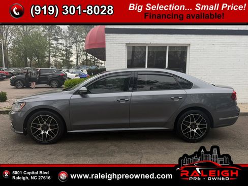 Used 2019 Volkswagen Passat 2.0T Wolfsburg image 1