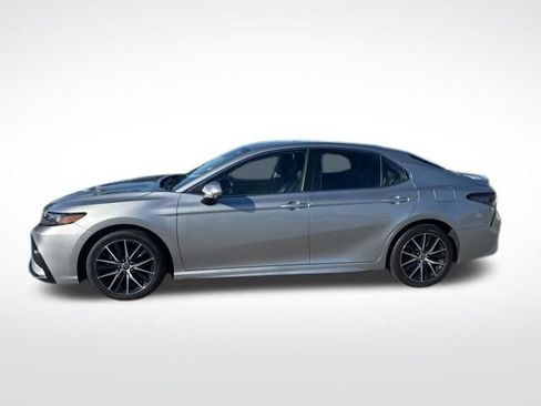 Used 2021 Toyota Camry SE image 2