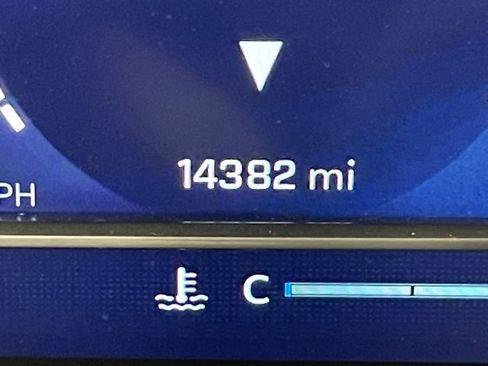 Used 2024 Chevrolet Silverado 1500 RST image 2