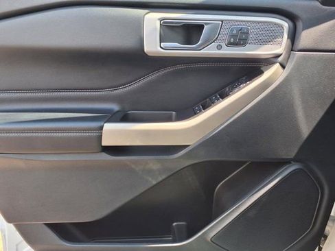 Used 2022 Ford Explorer Limited image 21