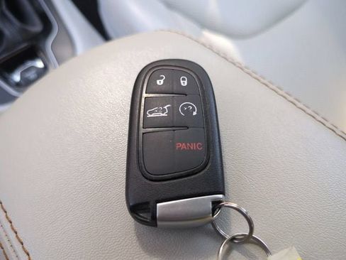 Used 2022 Jeep Cherokee Limited AWD/4WD image 29