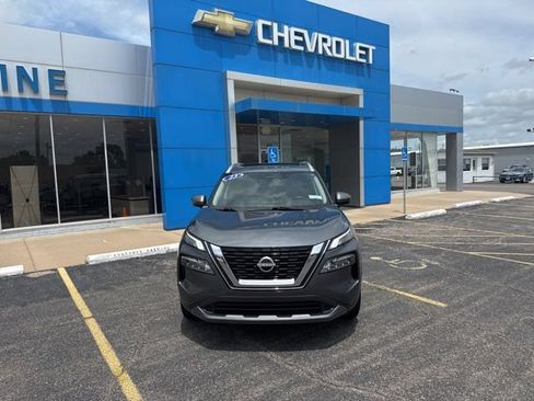 Used 2023 Nissan Rogue SL FWD image 2