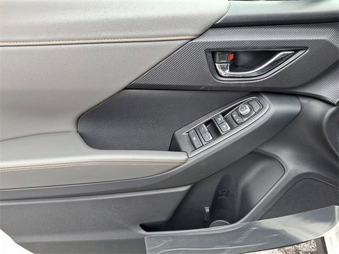 New 2025 Subaru Crosstrek 2.5i Limited w/ Crosstrek Mirror Package image 8