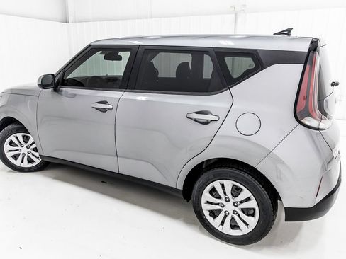 Used 2023 Kia Soul LX FWD image 4