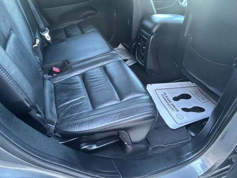 Used 2012 Jeep Grand Cherokee Laredo AWD/4WD image 11