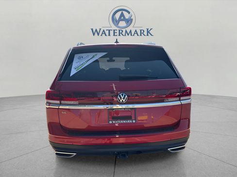 Used 2024 Volkswagen Atlas SE w/ Black Wheel Package FWD image 4