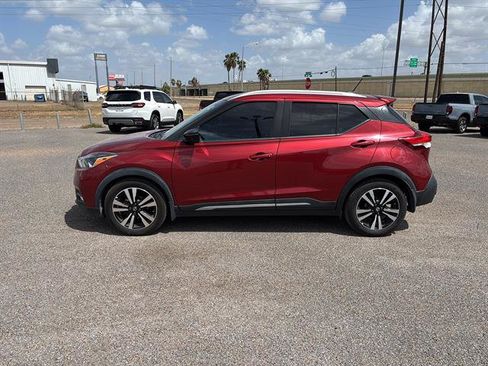 Used 2020 Nissan Kicks SR w/ SR Premium Package FWD image 4