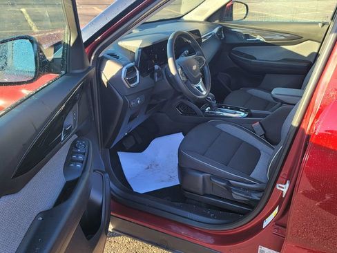 Used 2025 Chevrolet TrailBlazer LT w/ LT Cold Weather Package image 18
