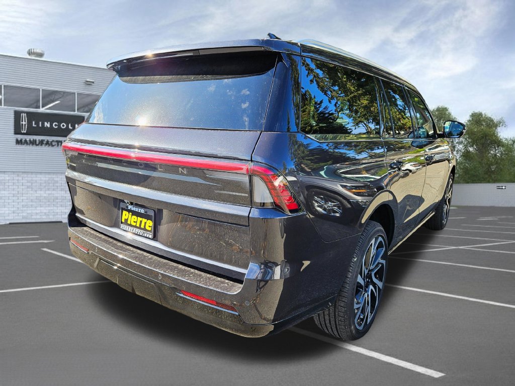 New 2027 Lincoln Navigator Reserve AWD/4WD image 5