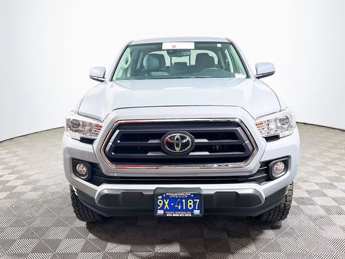 Certified 2021 Toyota Tacoma SR5 AWD/4WD image 2