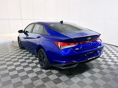 Used 2022 Hyundai Elantra SEL FWD image 5