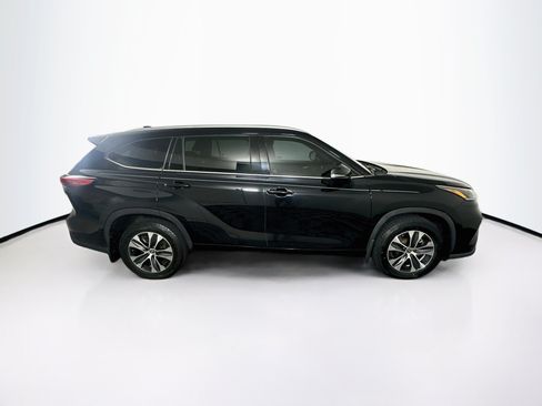 Used 2021 Toyota Highlander XLE FWD image 10