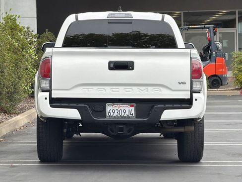 Used 2021 Toyota Tacoma TRD Sport w/ Technology Package RWD image 8