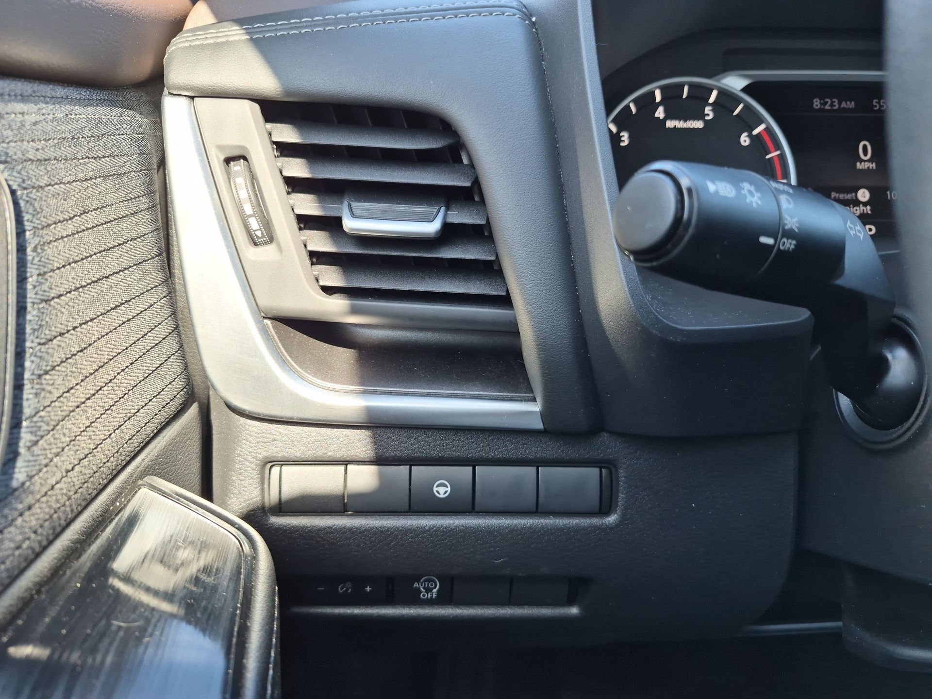 Used 2023 Nissan Rogue SV AWD/4WD image 17