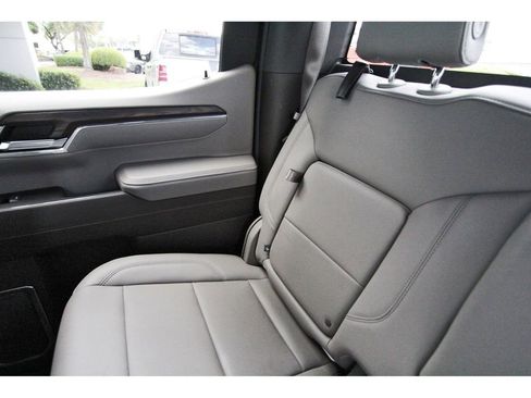 Used 2024 GMC Sierra 1500 SLT image 11