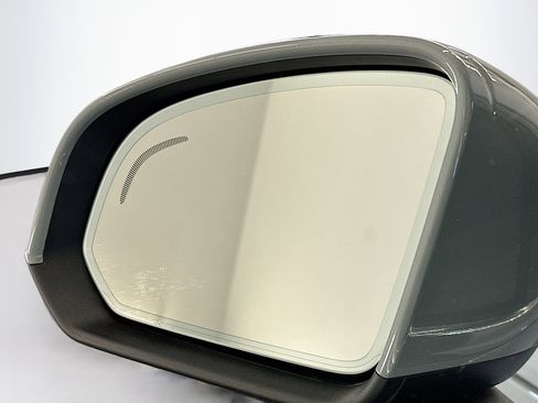 Used 2025 Volvo XC40 B5 Plus image 16