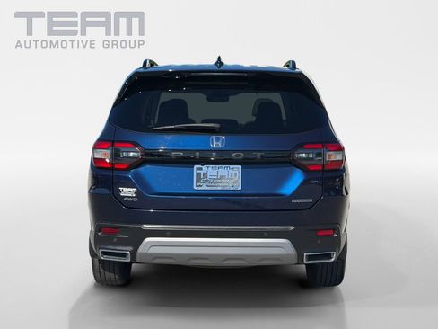 Used 2025 Honda Pilot Touring image 6