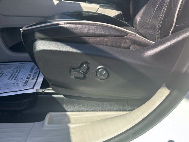 Used 2023 Chrysler Pacifica Limited FWD image 14
