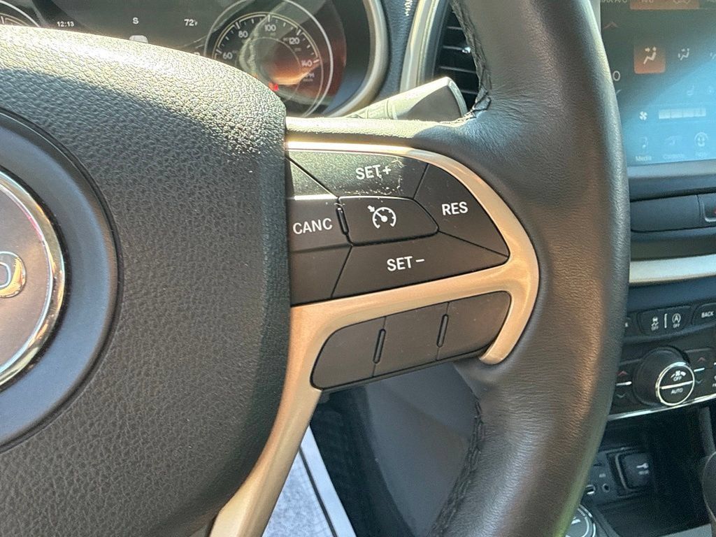 Used 2016 Jeep Cherokee Limited AWD/4WD image 27